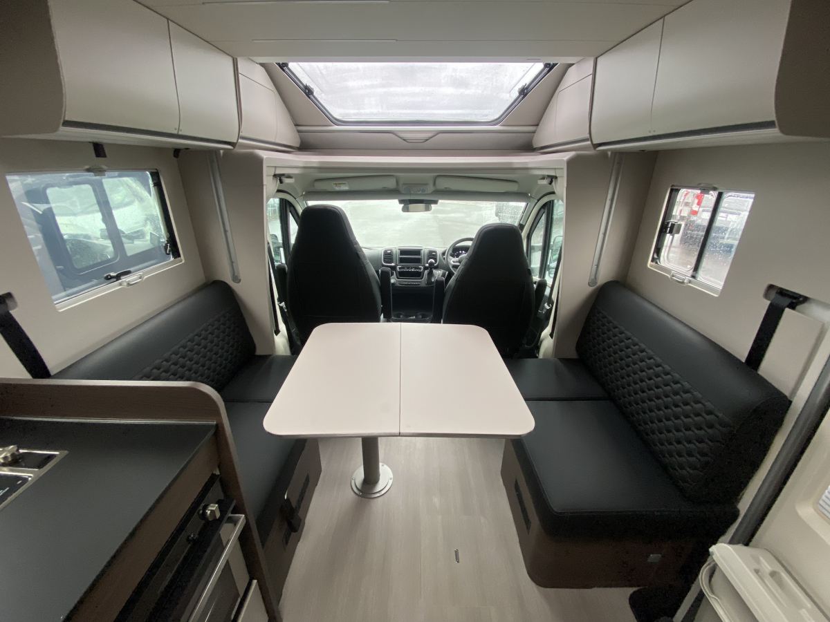 ADRIA MATRIX SUPREME 670 DC 世界のどこにいても、そこは五つ星の特等席。の画像