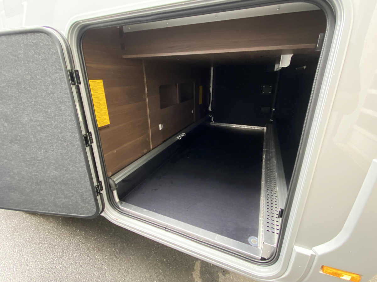 ADRIA MATRIX SUPREME 670 DC 世界のどこにいても、そこは五つ星の特等席。の画像