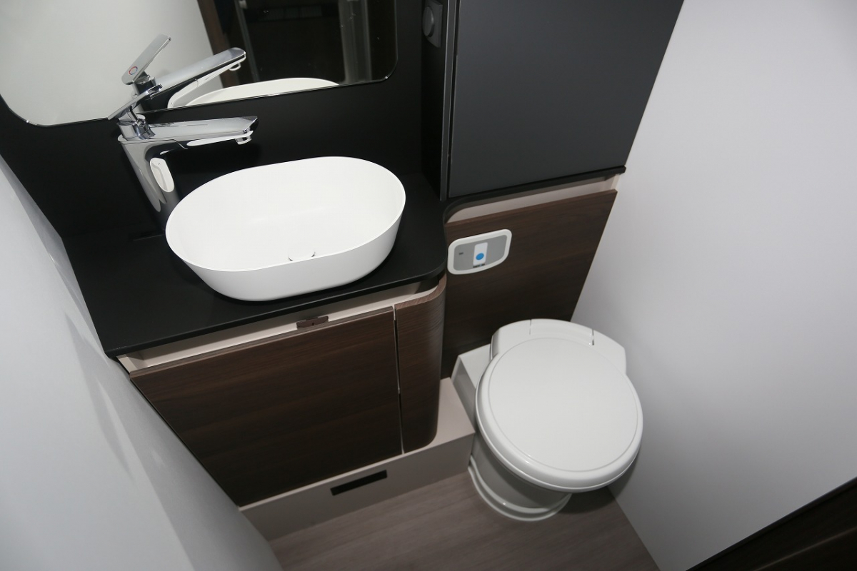 ADRIA MATRIX SUPREME 670 DC MATRIX SUPREME 670DCの画像