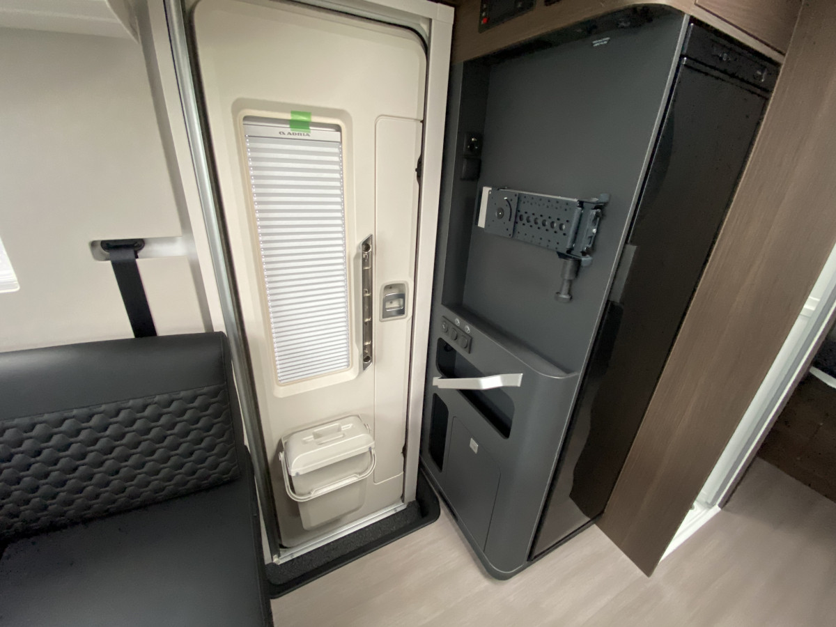 ADRIA MATRIX SUPREME 670 DC 世界のどこにいても、そこは五つ星の特等席。の画像
