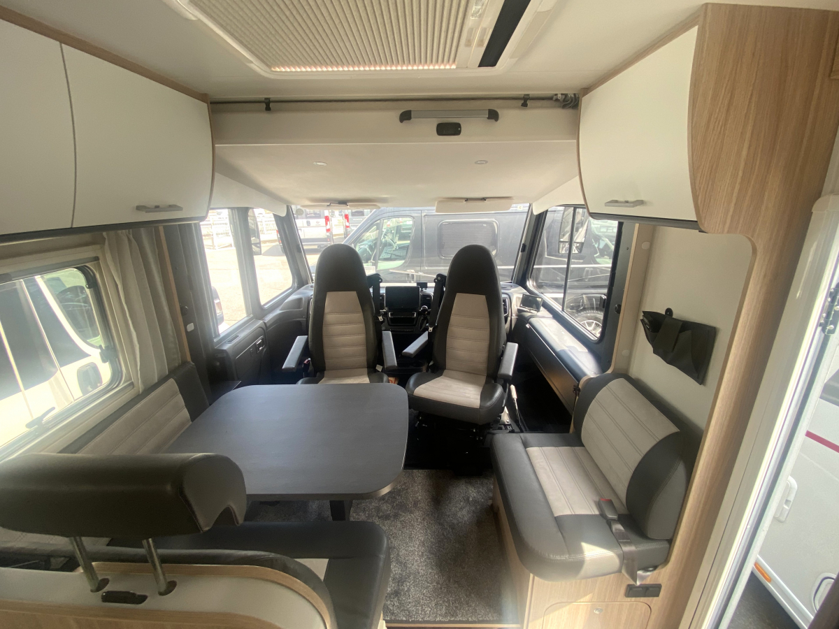 その他 アドベンチャー ベッドは未開封。新車の香りが残るサンライトが、下取り直販の特別価格で。の画像