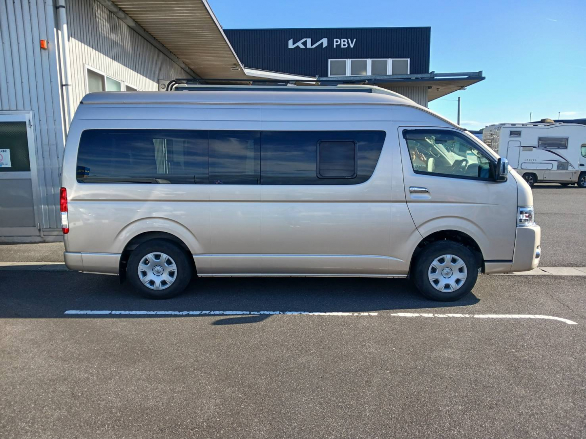 グランドキャビン　キャンパー まだまだこれからが本番。低走行&多機能なハイエースで、新しい旅の形を。の画像