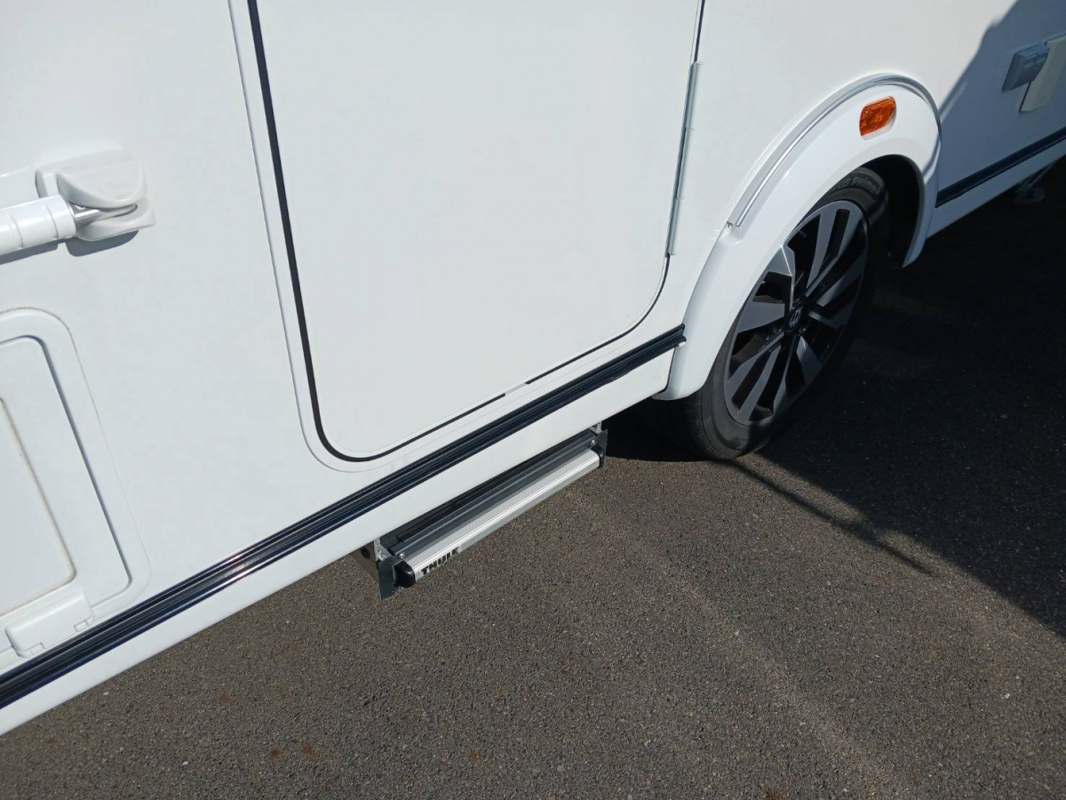 インディアナRV クナウス スポーツ 450 FU エアコンもムーバーも、欲しい装備はすべてここに。至れり尽くせりのクナウスで、極上の休日を。の画像