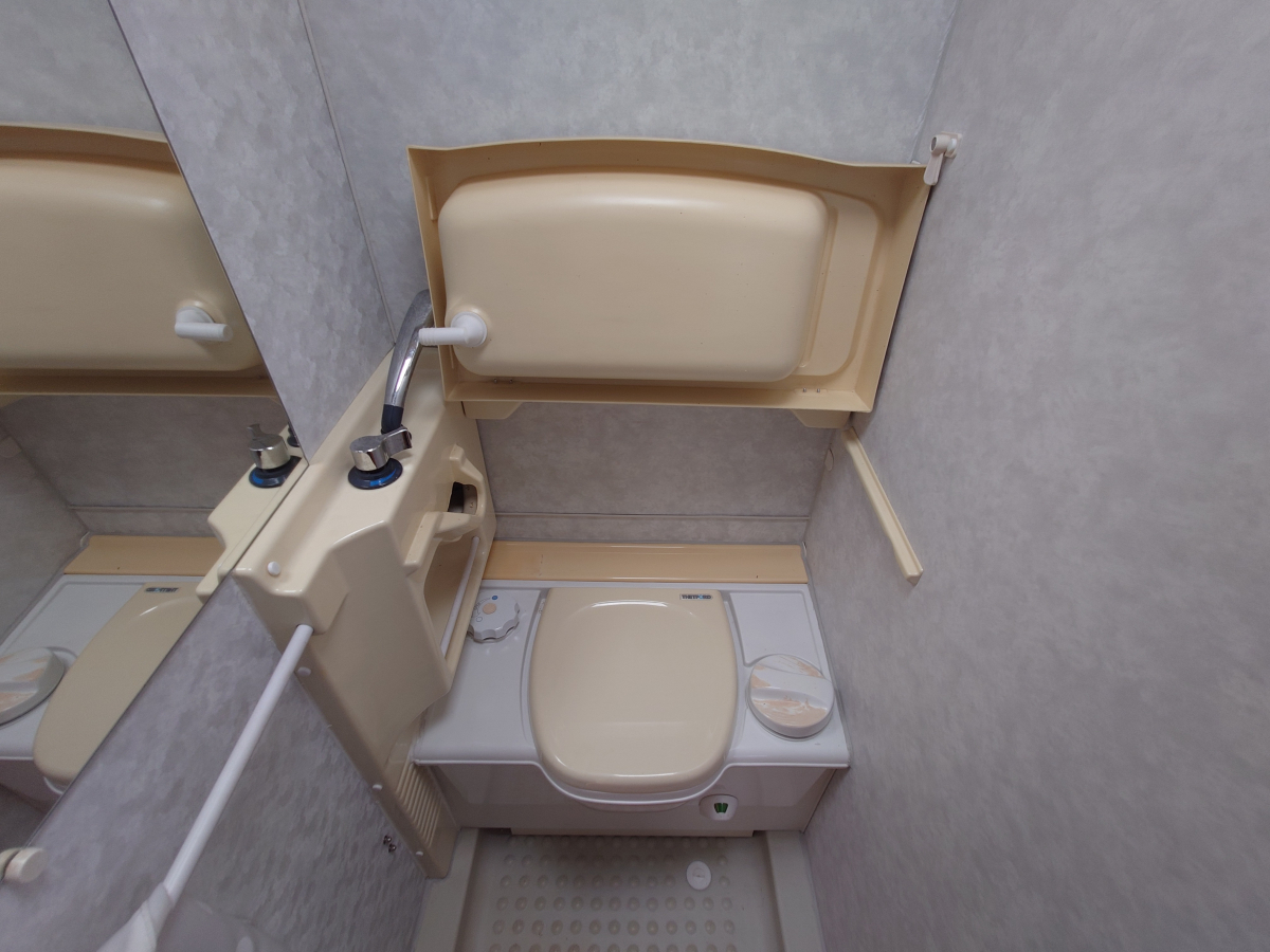 ADRIA ALTEA 390 DS 使い方自由自在!家族でも夫婦2人でも使い勝手が良いトレーラー!※牽引免許不要の画像