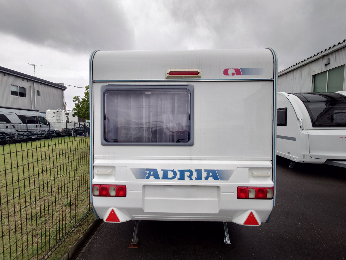 ADRIA ALTEA 390 DS 使い方自由自在!家族でも夫婦2人でも使い勝手が良いトレーラー!※牽引免許不要の画像