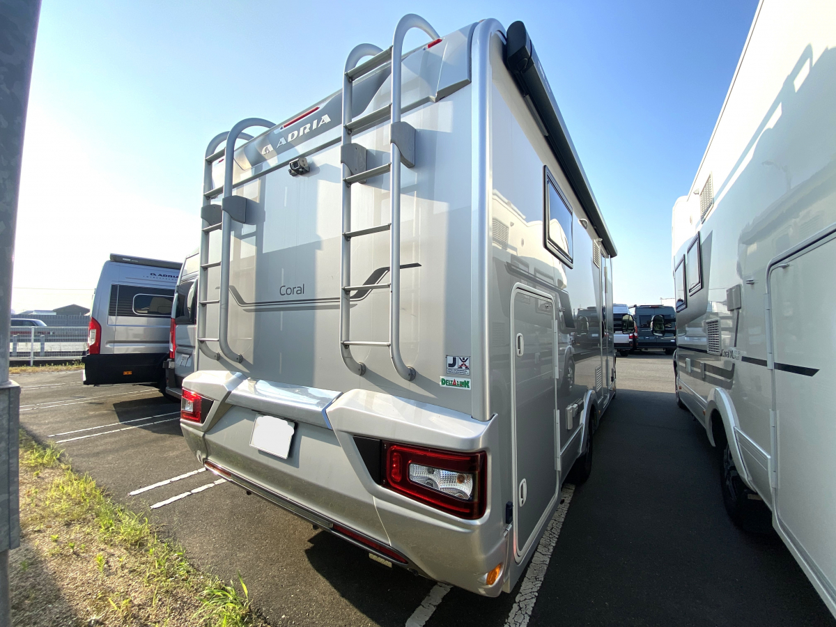 ADRIA CORAL 670 DL 妥協なき居住空間。電子レンジもTVも完備した、動くプライベートスイート。の画像