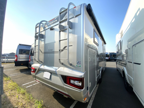ADRIA CORAL 670 DL 妥協なき居住空間。電子レンジもTVも完備した、動くプライベートスイート。の他画像2枚目