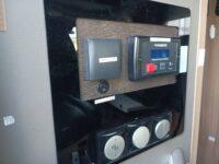 ADRIA CORAL 670 DL 妥協なき居住空間。電子レンジもTVも完備した、動くプライベートスイート。の画像