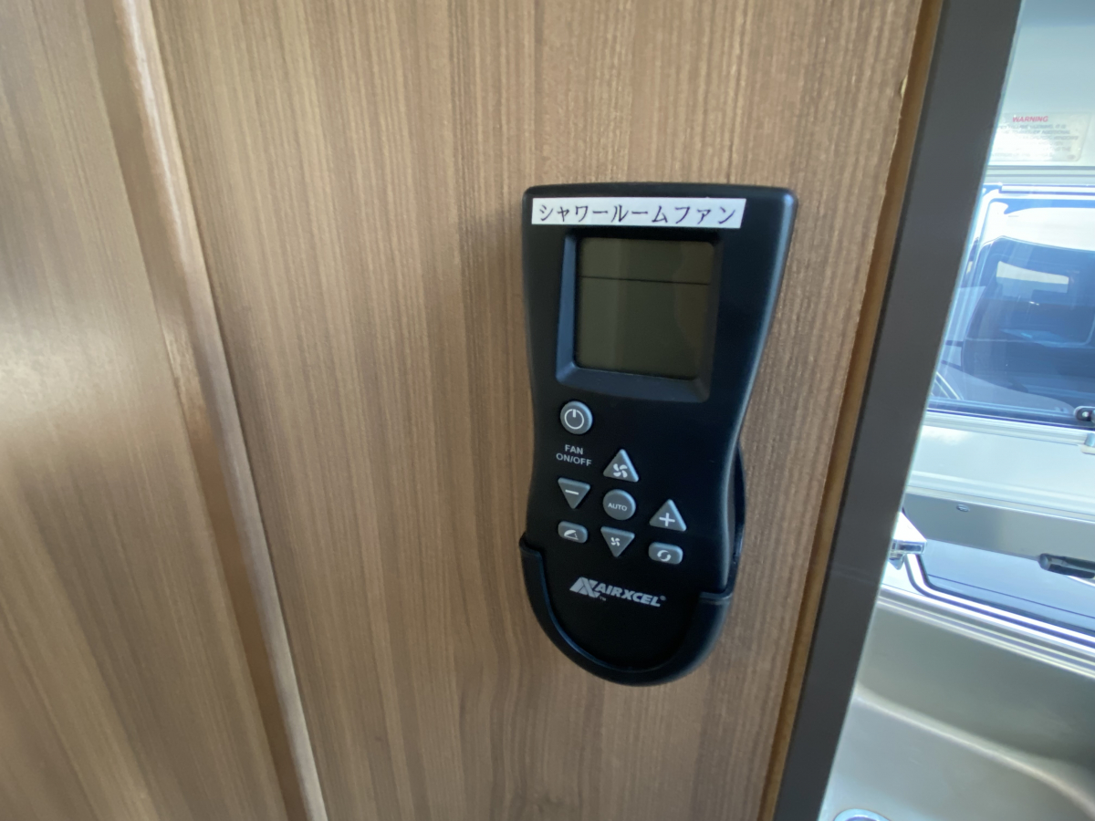 ADRIA CORAL 670 DL 妥協なき居住空間。電子レンジもTVも完備した、動くプライベートスイート。の画像
