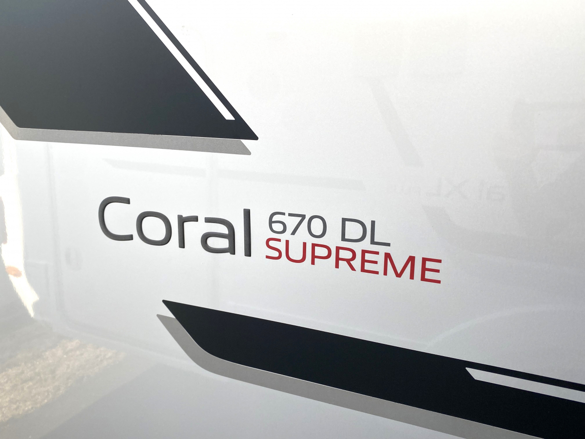 ADRIA CORAL 670 DL 妥協なき居住空間。電子レンジもTVも完備した、動くプライベートスイート。の画像
