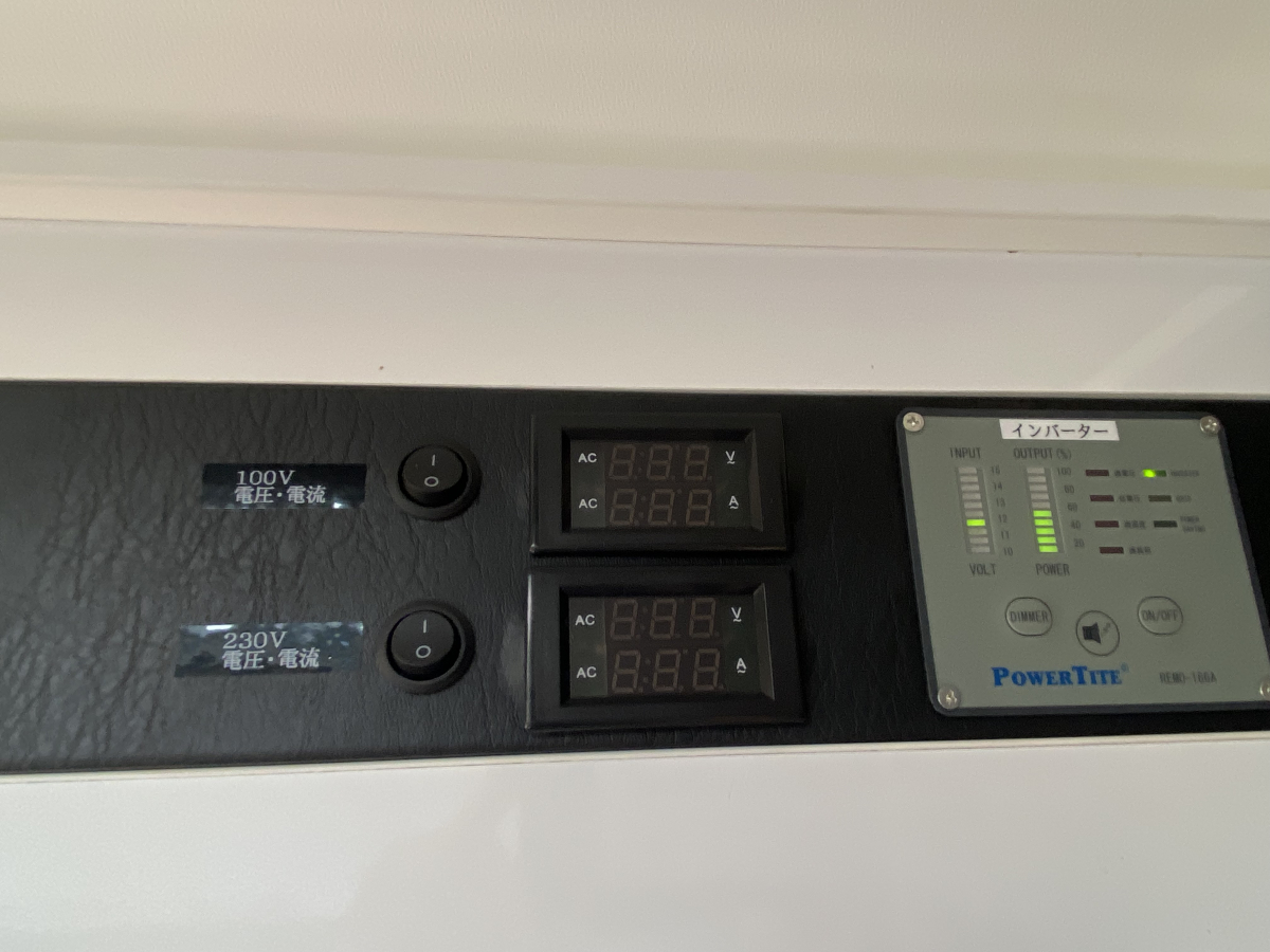 ADRIA CORAL 670 DL 妥協なき居住空間。電子レンジもTVも完備した、動くプライベートスイート。の画像