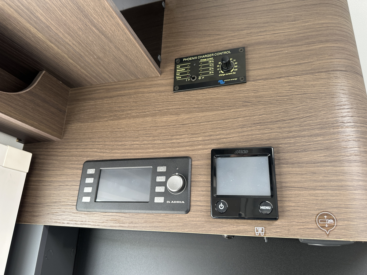 ADRIA SONIC SUPREME 700 SL ADRIAモーターホームの最上級クラス!!の画像