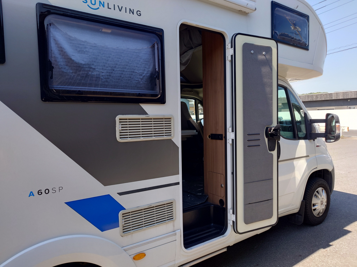 ADRIA SUN LIVING A Series A 60 SP 家族で使うのに最適!?乗車人数も就寝人数も取れるFIATベースのキャブコン!の画像
