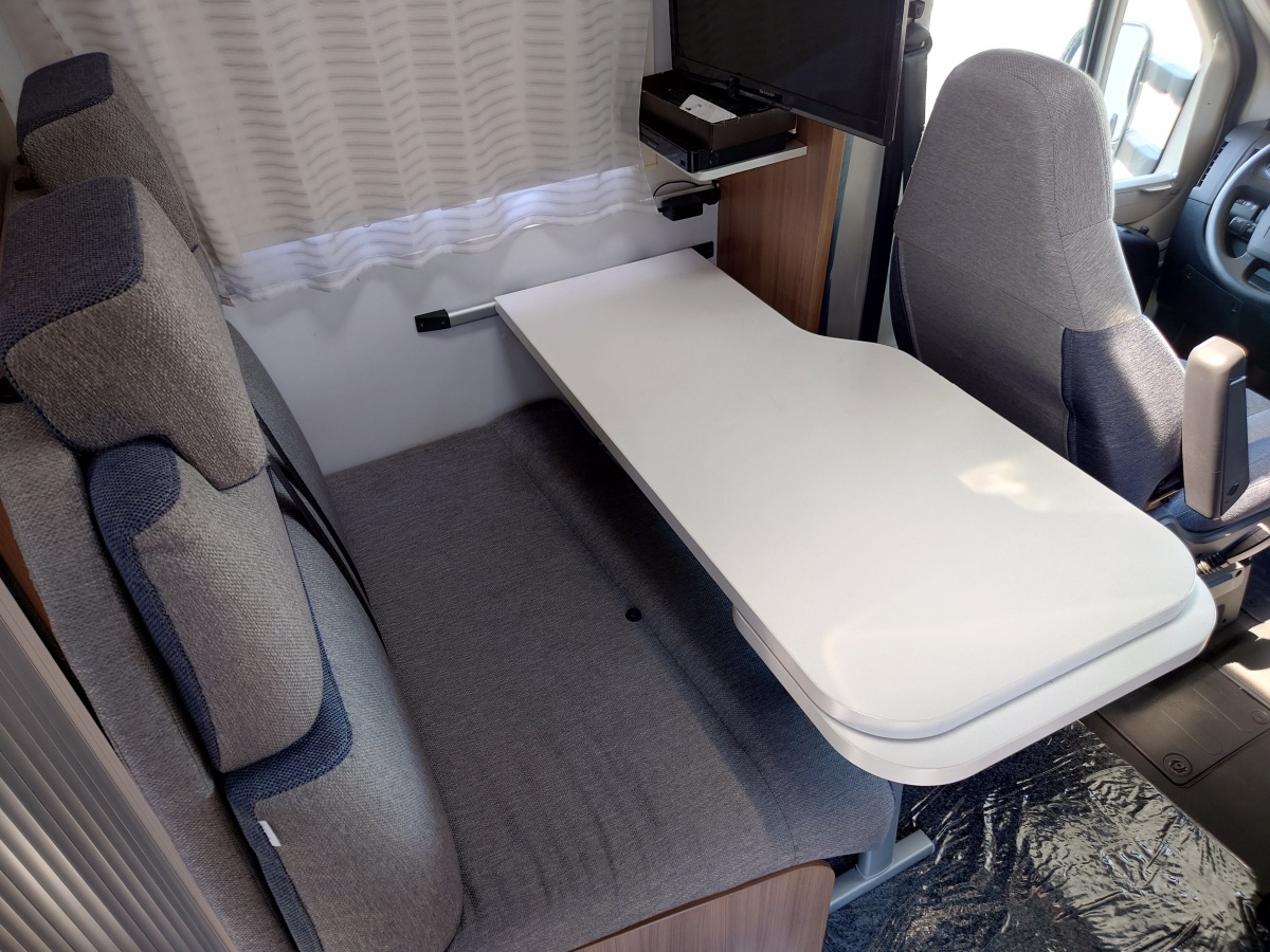 ADRIA SUN LIVING A Series A 60 SP 家族で使うのに最適!?乗車人数も就寝人数も取れるFIATベースのキャブコン!の画像