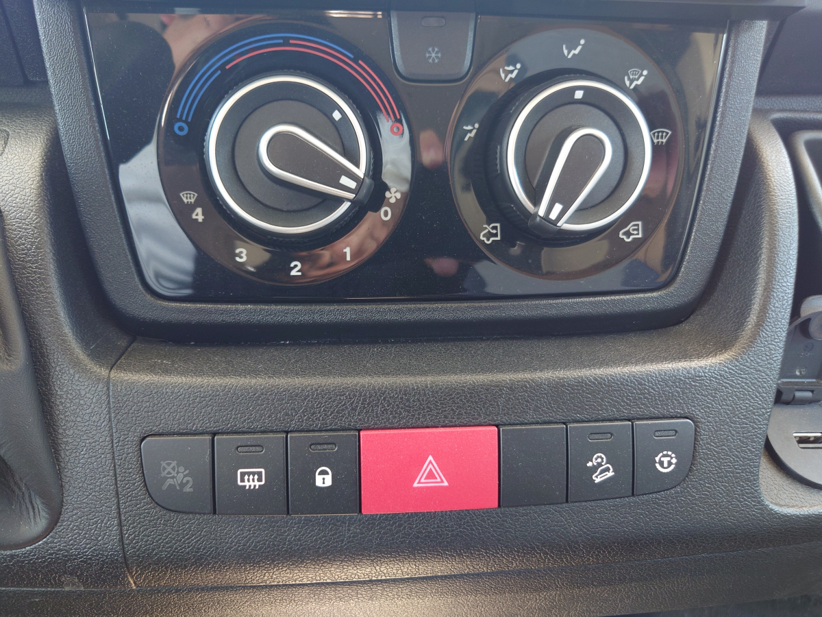 ADRIA SUN LIVING A Series A 60 SP 家族で使うのに最適!?乗車人数も就寝人数も取れるFIATベースのキャブコン!の画像