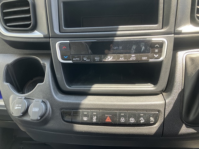 ADRIA SUN LIVING V 55SP 訳あり特価販売車両!!　最適なスペックを備えたキャンパーバン!!の画像