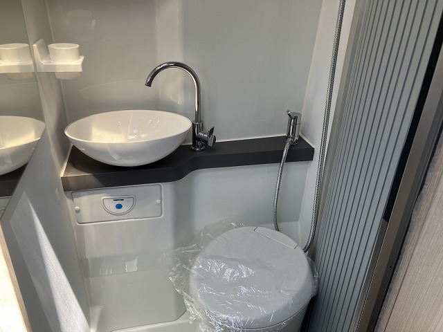 ADRIA SUN LIVING V 55SP 訳あり特価販売車両!!　最適なスペックを備えたキャンパーバン!!の画像