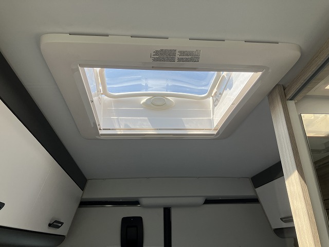 ADRIA SUN LIVING V 55SP 訳あり特価販売車両!!　最適なスペックを備えたキャンパーバン!!の画像