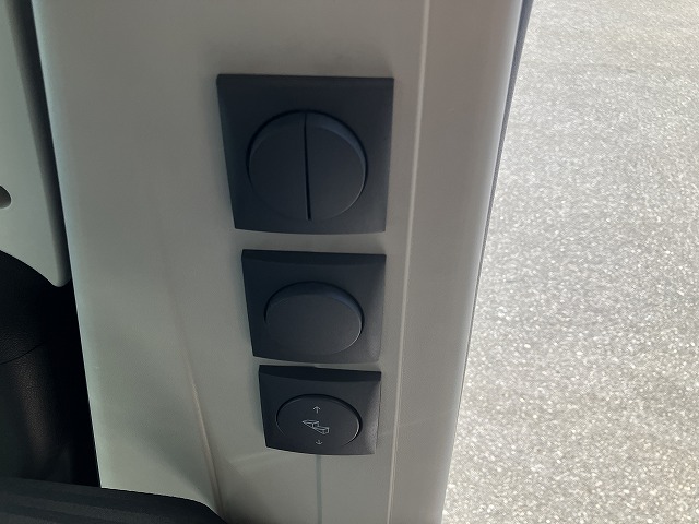 ADRIA SUN LIVING V 55SP 訳あり特価販売車両!!　最適なスペックを備えたキャンパーバン!!の画像