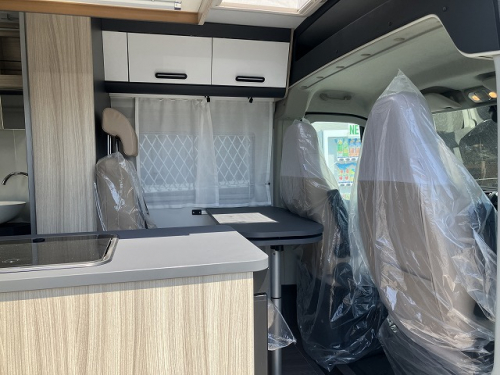 ADRIA SUN LIVING V 55SP 訳あり特価販売車両!!　最適なスペックを備えたキャンパーバン!!の他画像6枚目