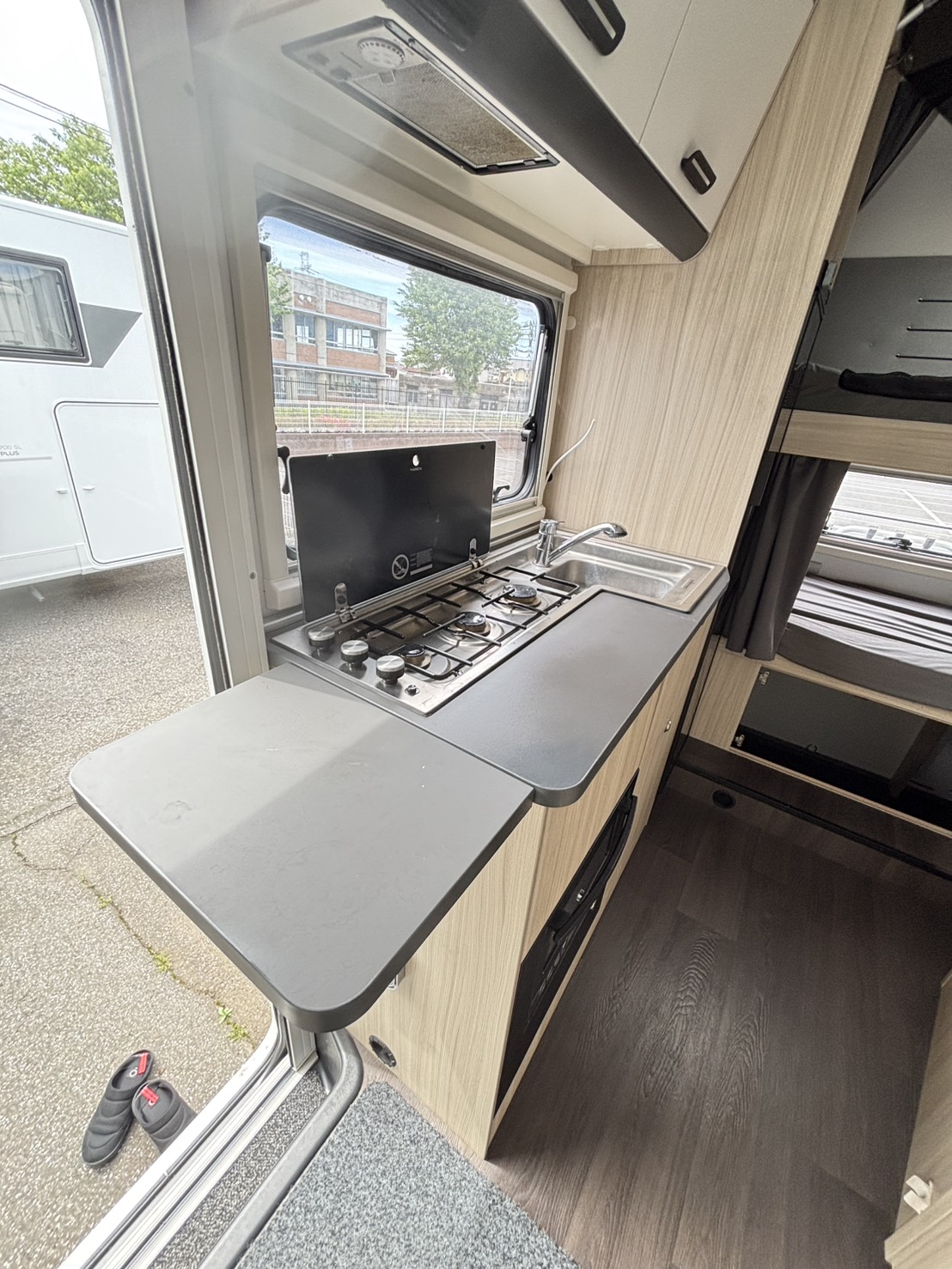 ADRIA SUN LIVING A Series A 70DK 大家族やグループでの旅行に最適の画像