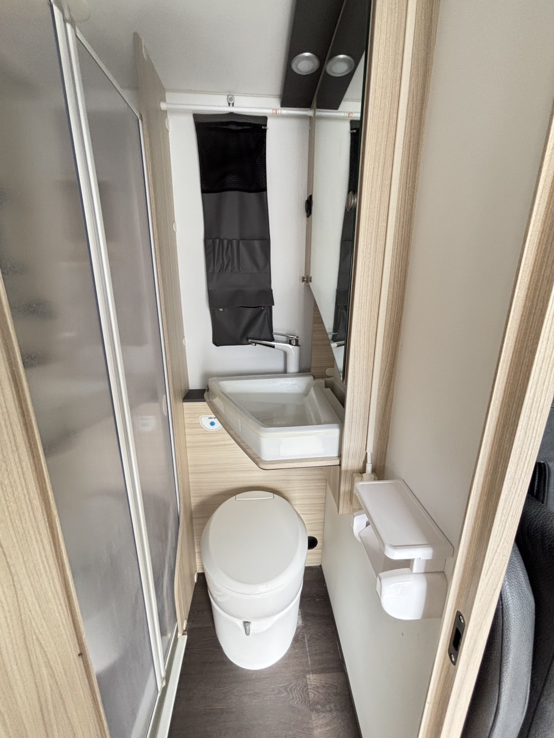 ADRIA SUN LIVING A Series A 70DK 大家族やグループでの旅行に最適の画像