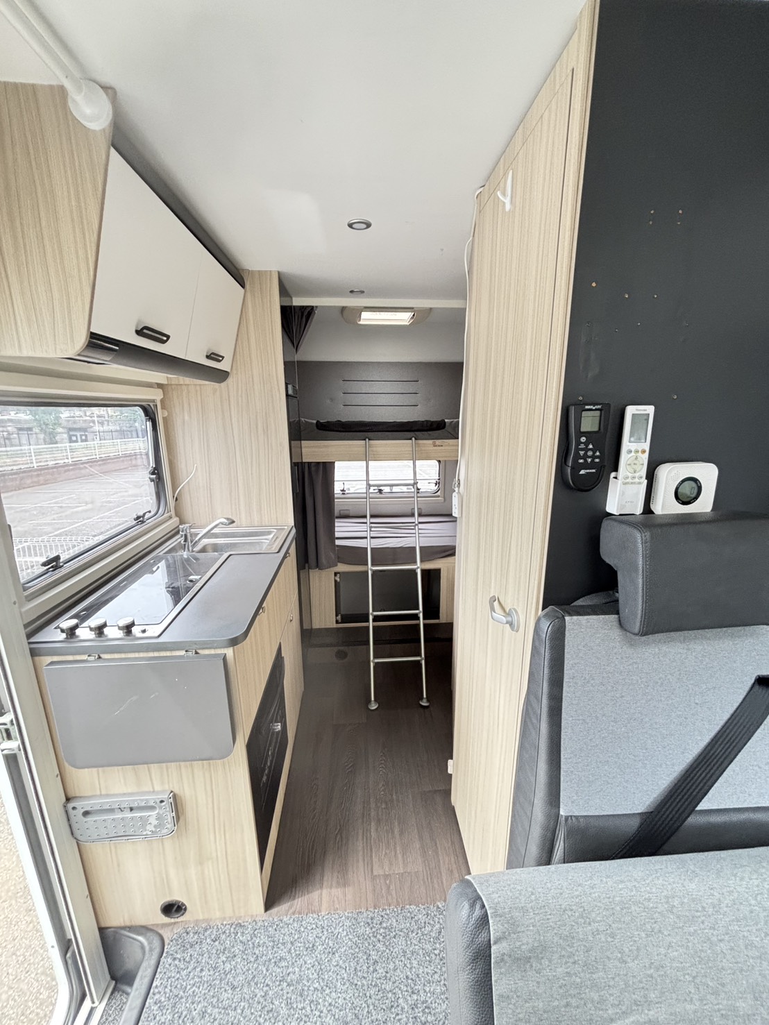 ADRIA SUN LIVING A Series A 70DK 大家族やグループでの旅行に最適の画像