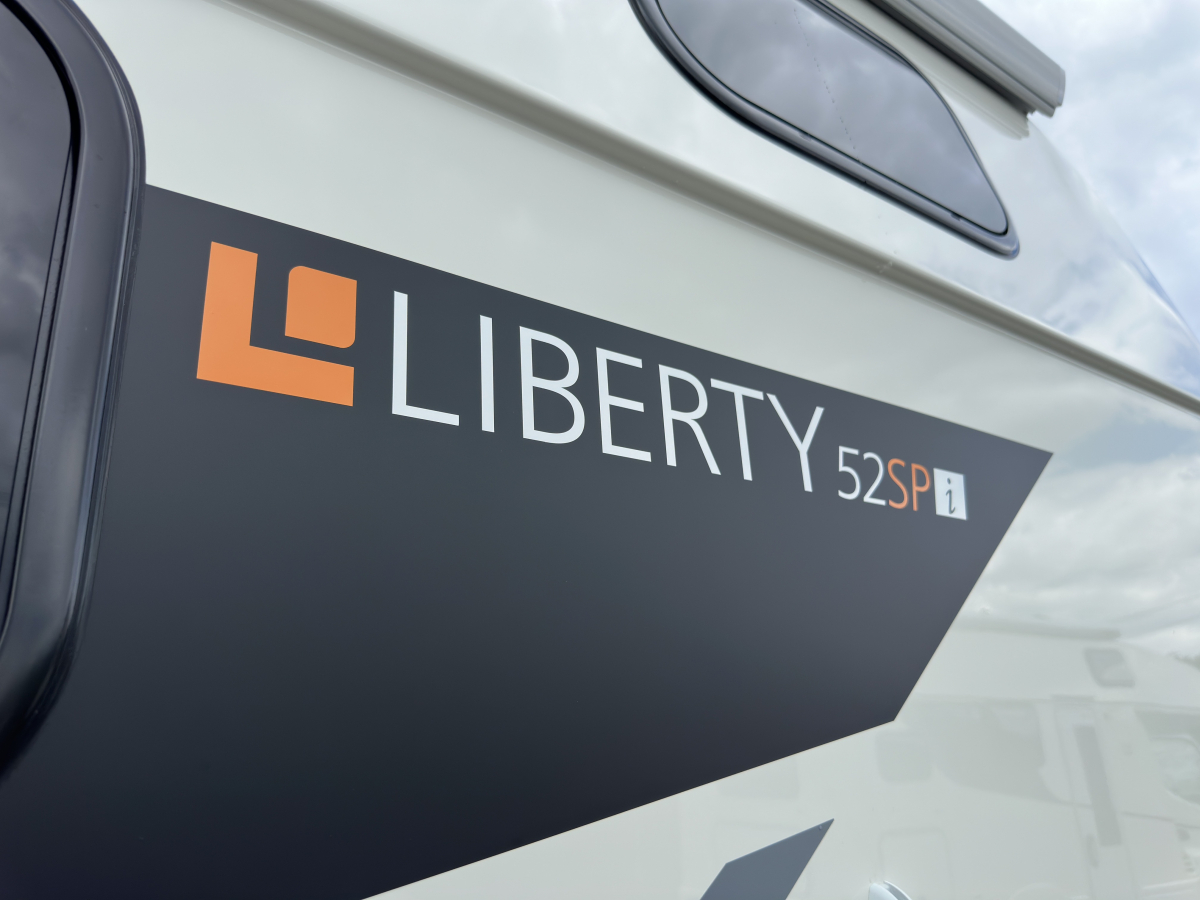 アネックス LIBERTY 52SP i_ExtraPower2400 ベッドルームを重視している方お勧めのレイアウト車両!!の画像
