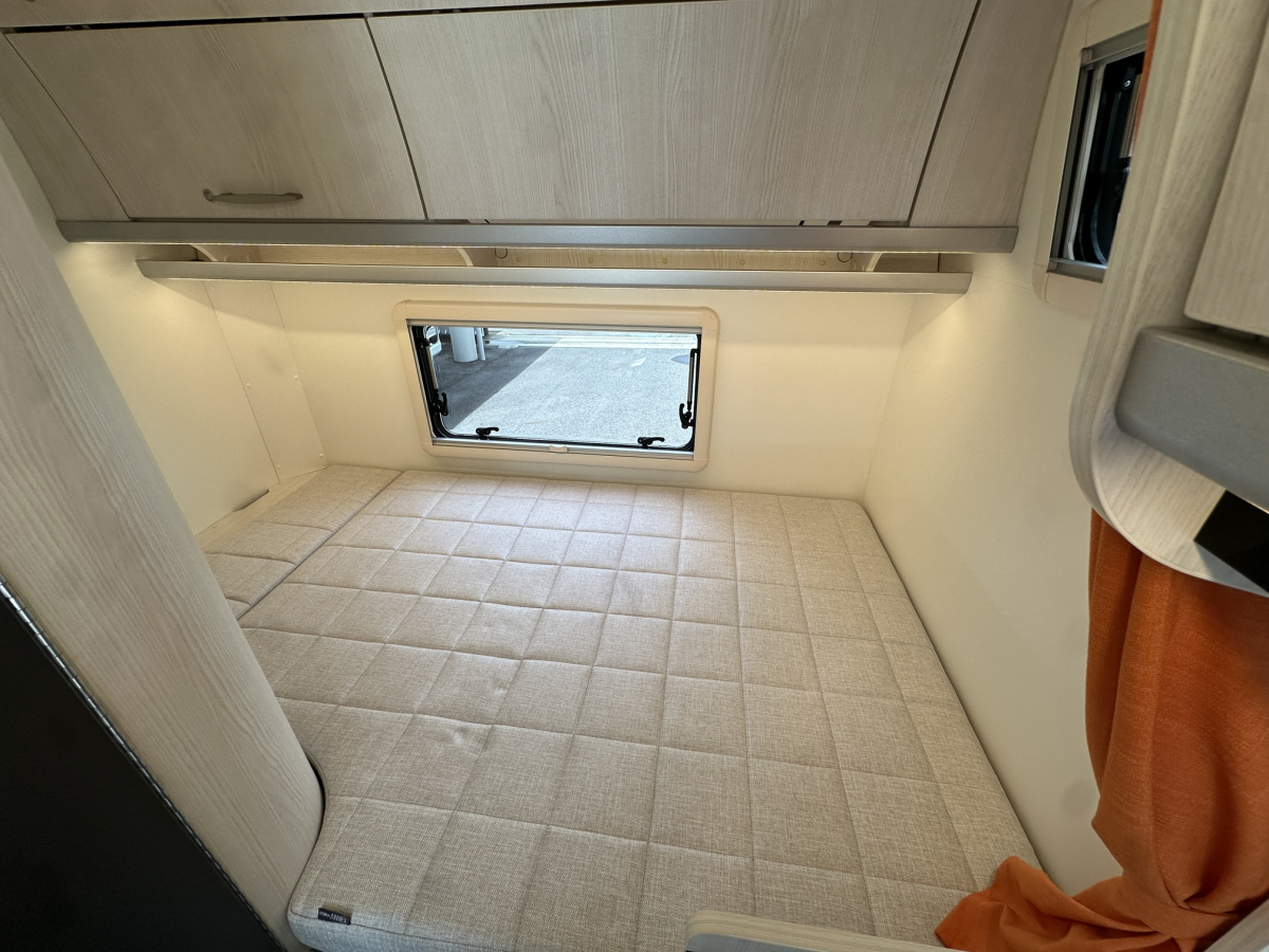 アネックス LIBERTY 52SP i_ExtraPower2400 ベッドルームを重視している方お勧めのレイアウト車両!!の画像