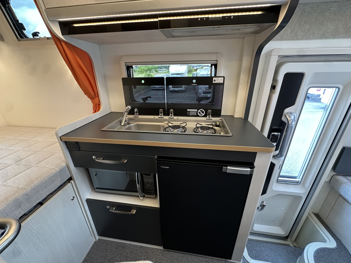 アネックス LIBERTY 52SP i_ExtraPower2400 ベッドルームを重視している方お勧めのレイアウト車両!!の画像