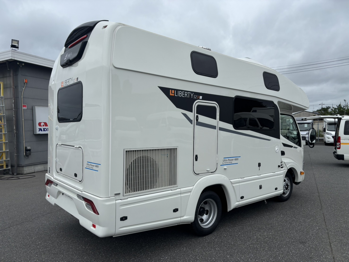 アネックス LIBERTY 52SP i_UltraPower4800 広いベットが快適です。家庭用エアコンも完備。バッテリー容量も十分。の画像