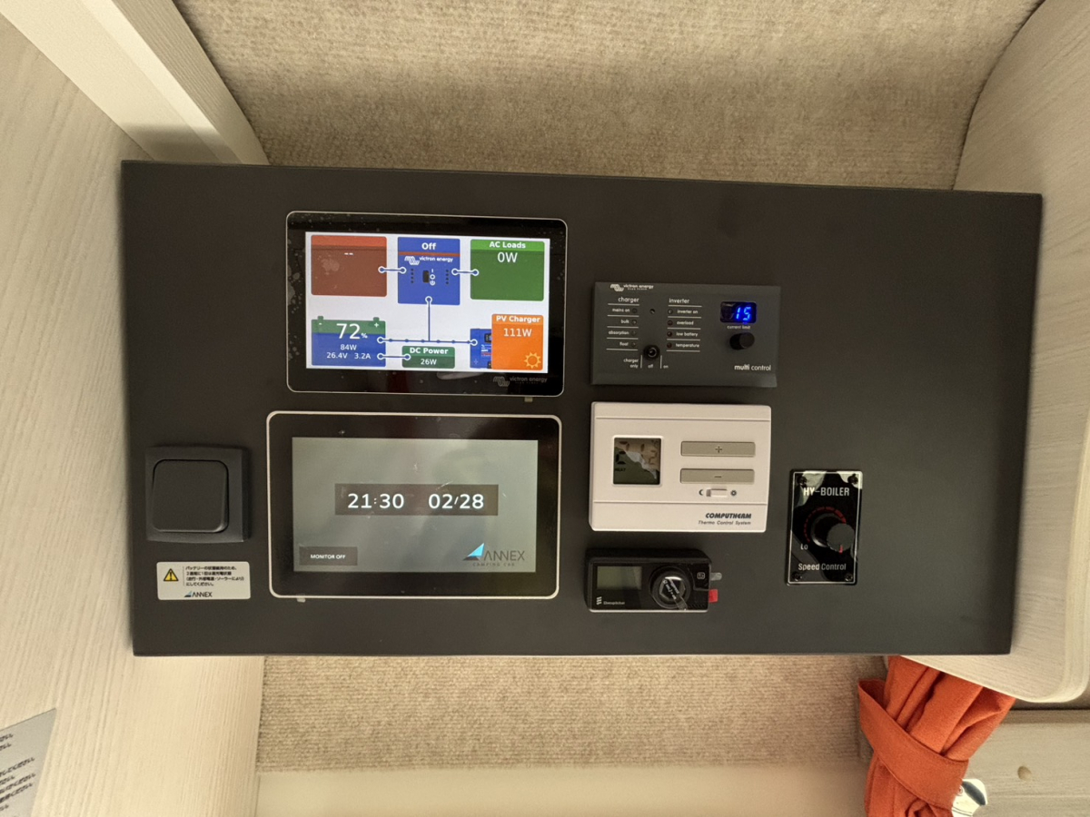 アネックス LIBERTY 52SP i_UltraPower4800 広いベットが快適です。家庭用エアコンも完備。バッテリー容量も十分。の画像