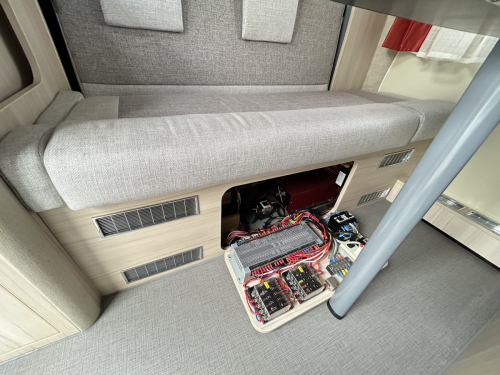 アネックス LIBERTY 52SP 「家庭用エアコン標準装備。旅先でも快適なキャブコン」の他画像5枚目