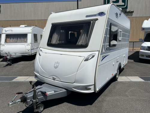 インディアナRV エメロード トリガノ 牽引免許不要!広々内装と快適設備の大人気トレーラー!