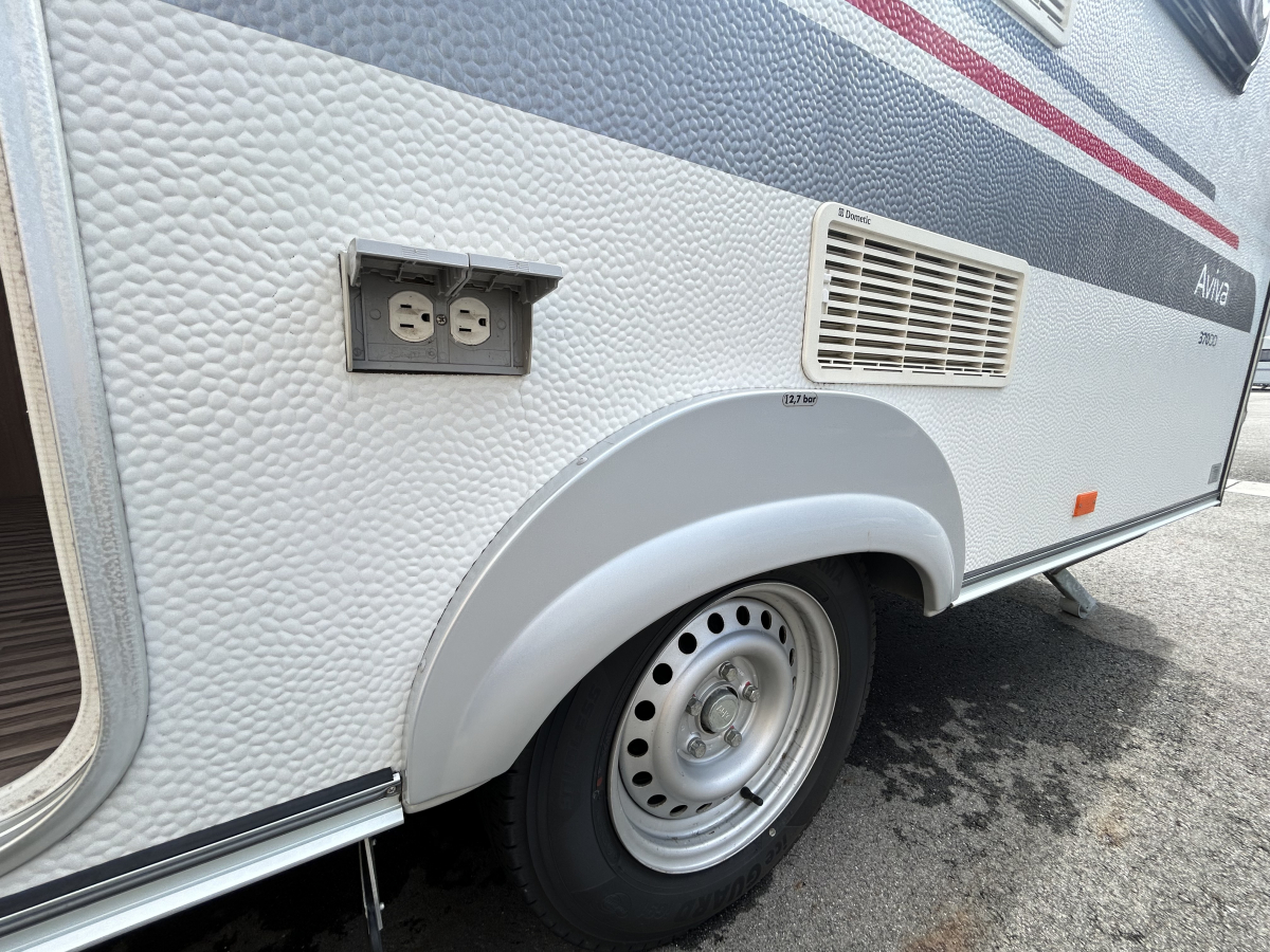 ADRIA AVIVA 370 DD 普通車免許でけん引できる軽量でマルチなトレーラー!の画像