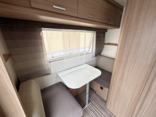 ADRIA AVIVA 370 DD 普通車免許でけん引できる軽量でマルチなトレーラー!の他画像4枚目