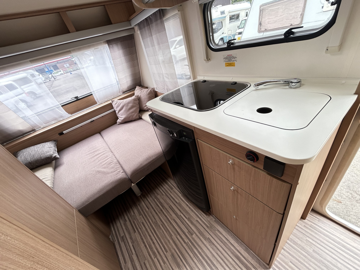 ADRIA AVIVA 370 DD 普通車免許でけん引できる軽量でマルチなトレーラー!の画像