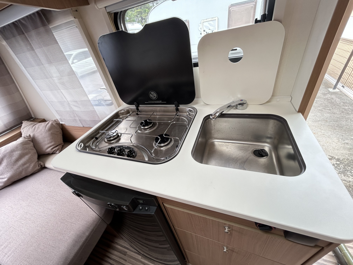 ADRIA AVIVA 370 DD 普通車免許でけん引できる軽量でマルチなトレーラー!の画像