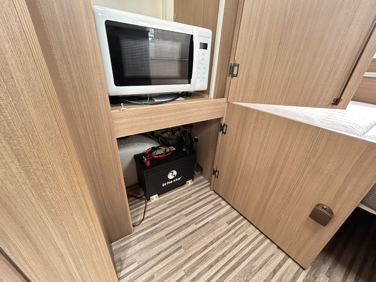 ADRIA AVIVA 370 DD 普通車免許でけん引できる軽量でマルチなトレーラー!の画像