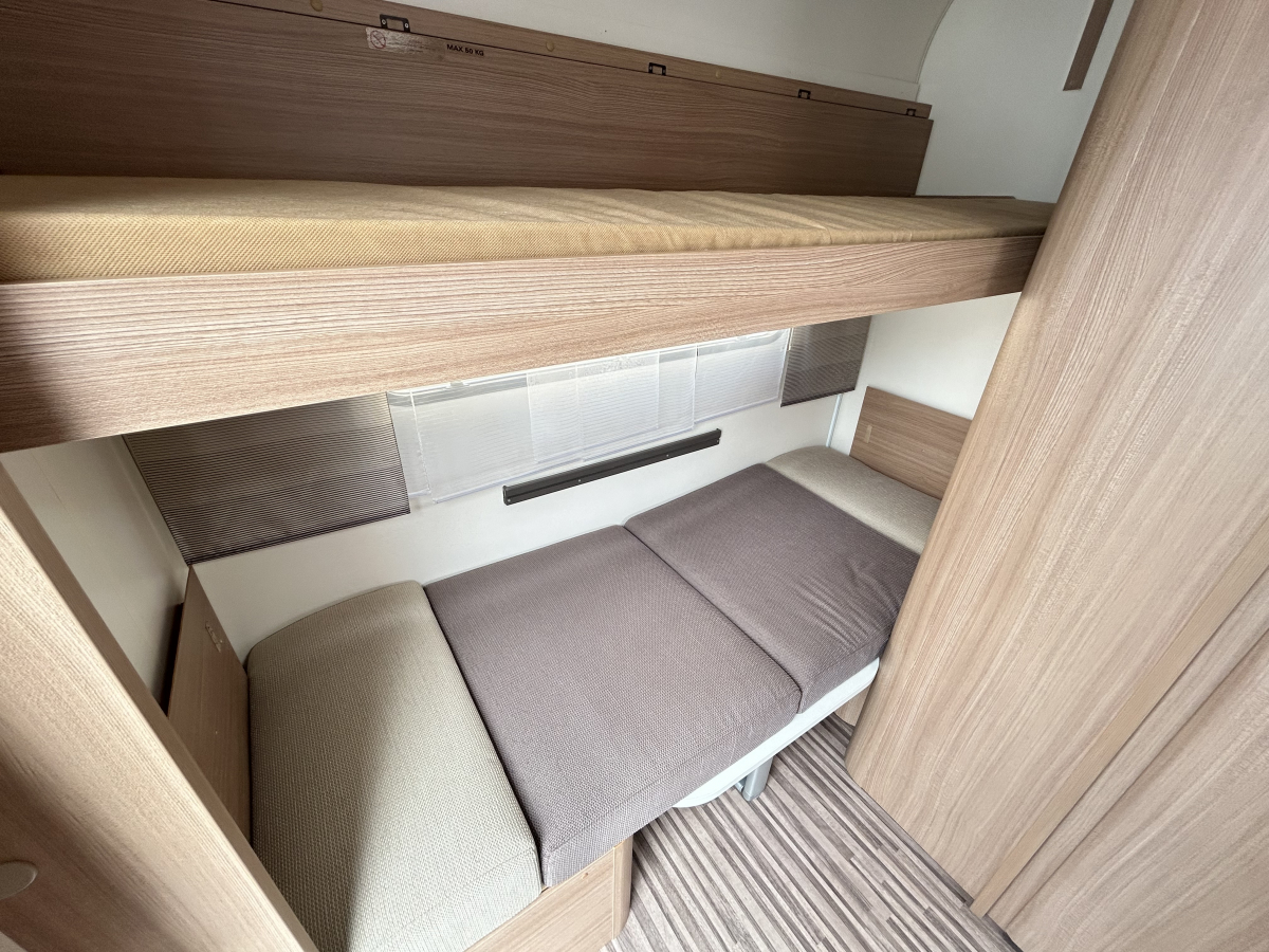 ADRIA AVIVA 370 DD 普通車免許でけん引できる軽量でマルチなトレーラー!の画像