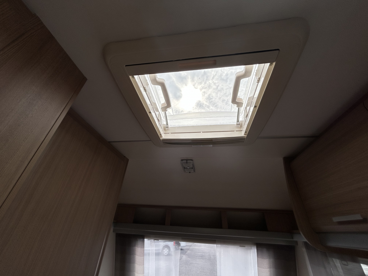 ADRIA AVIVA 370 DD 普通車免許でけん引できる軽量でマルチなトレーラー!の画像