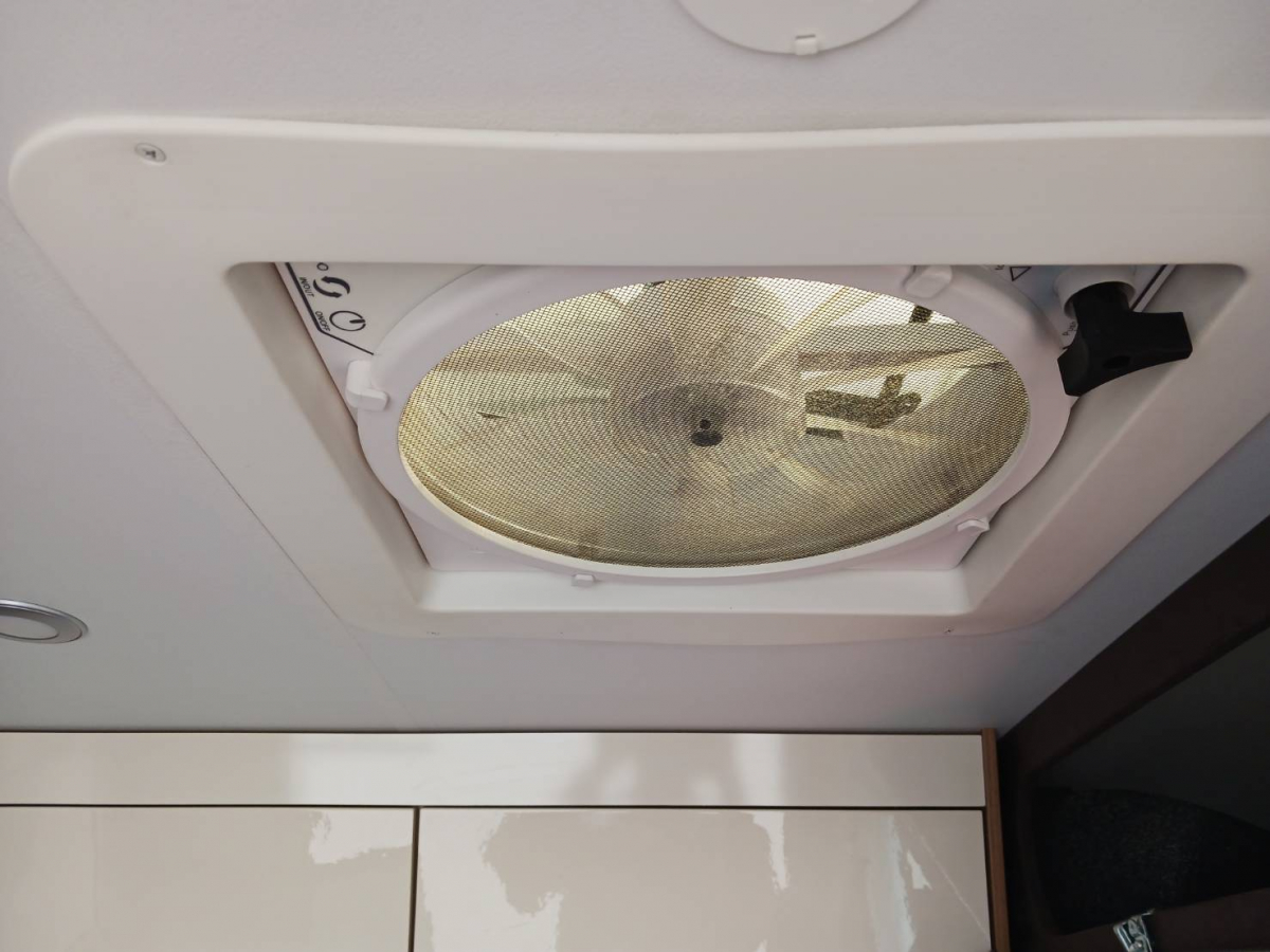 ADRIA SUN LIVING V Series V 65SL リアベッド広々のデュカトバンベースのキャンピングの画像