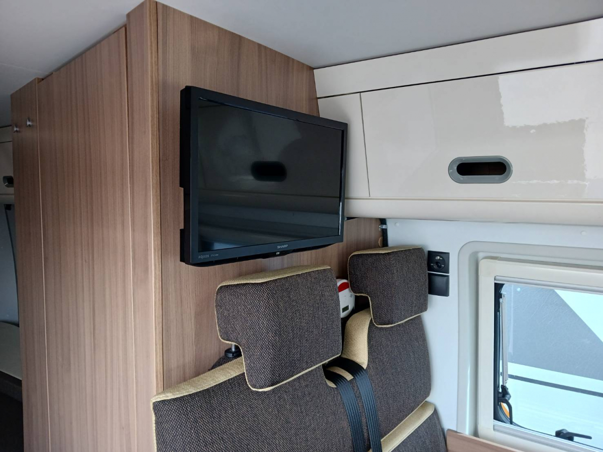 ADRIA SUN LIVING V Series V 65SL リアベッド広々のデュカトバンベースのキャンピングの画像