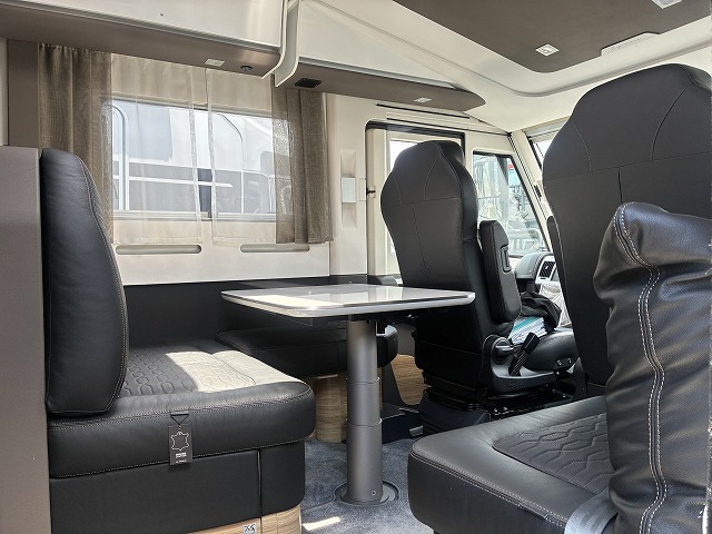 ADRIA SONIC SUPREME 710 SL 他の追随を許さない圧倒的なハイセンスデザインのエクステリアの画像