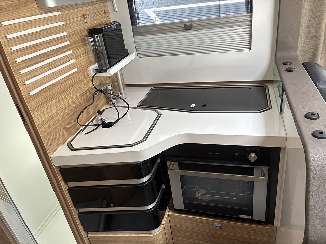 ADRIA SONIC SUPREME 710 SL 他の追随を許さない圧倒的なハイセンスデザインのエクステリアの画像