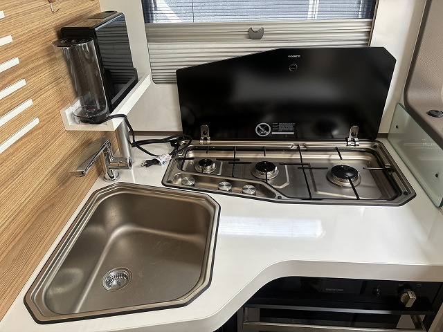 ADRIA SONIC SUPREME 710 SL 他の追随を許さない圧倒的なハイセンスデザインのエクステリアの画像