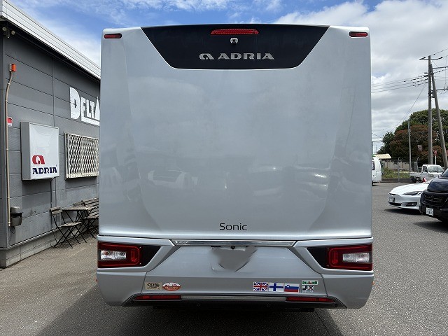 ADRIA SONIC SUPREME 710 SL 他の追随を許さない圧倒的なハイセンスデザインのエクステリアの画像
