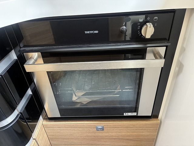 ADRIA SONIC SUPREME 710 SL 他の追随を許さない圧倒的なハイセンスデザインのエクステリアの画像