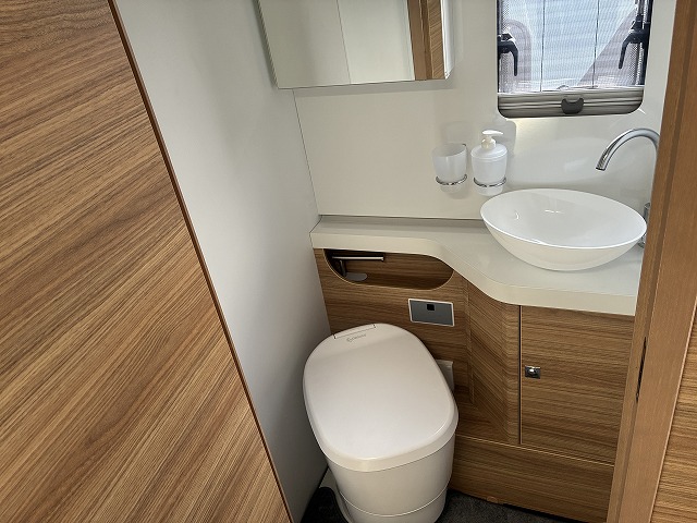 ADRIA SONIC SUPREME 710 SL 他の追随を許さない圧倒的なハイセンスデザインのエクステリアの画像