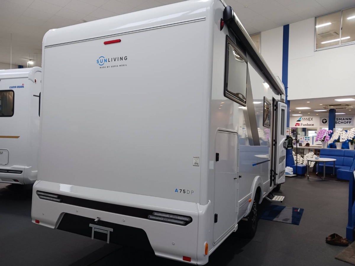 SUN LIVING A 75DP 6人乗車、6人就寝のファミリー向け輸入モーターホームの画像